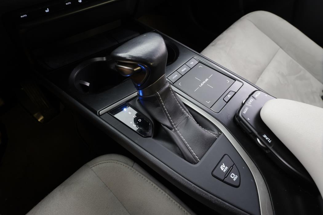 LEXUS UX 2019