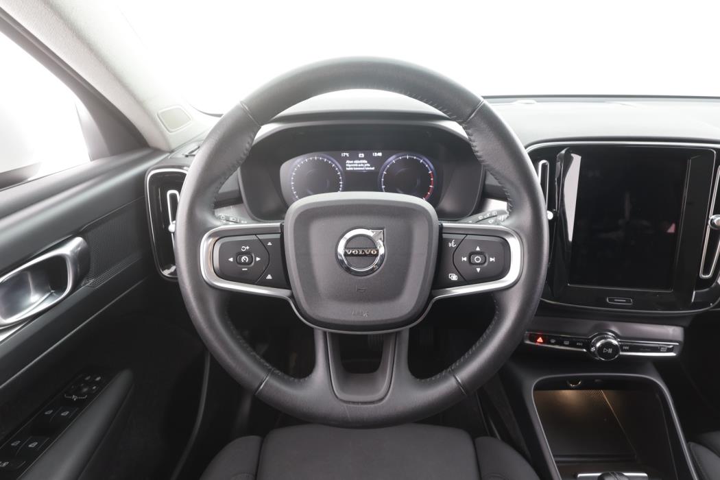 VOLVO XC40 2021