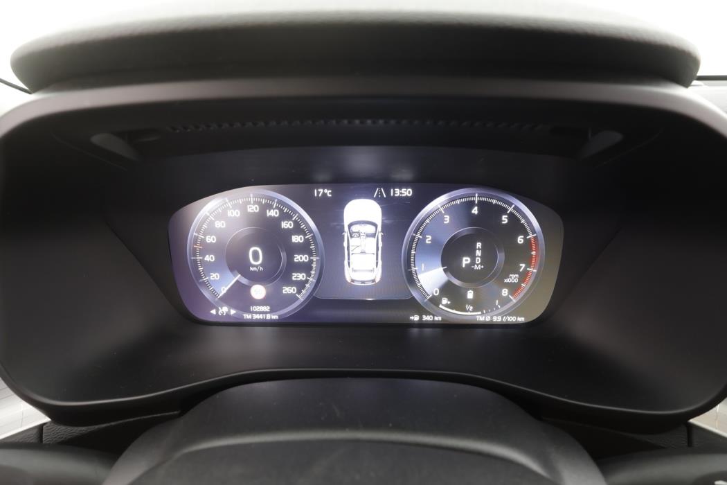 VOLVO XC40 2021