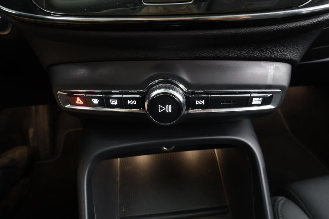 VOLVO XC40 2021
