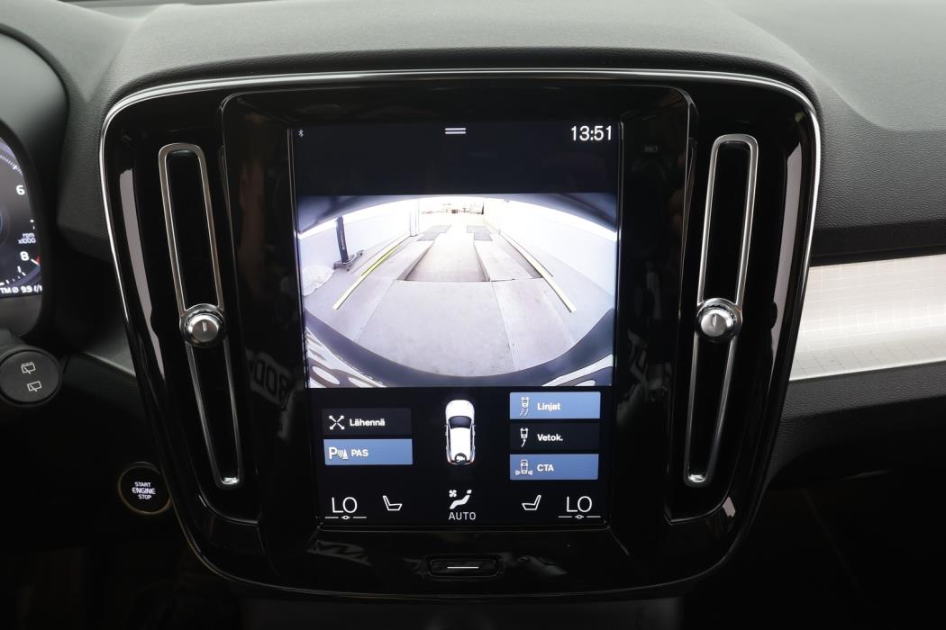 VOLVO XC40 2021