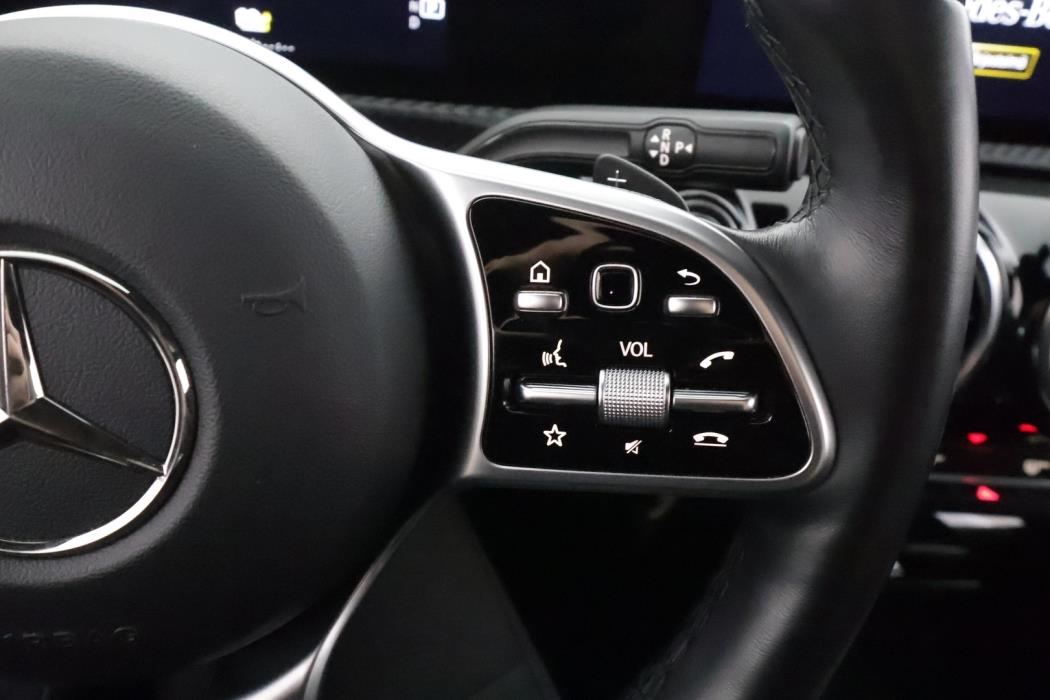 MERCEDES-BENZ A 2021
