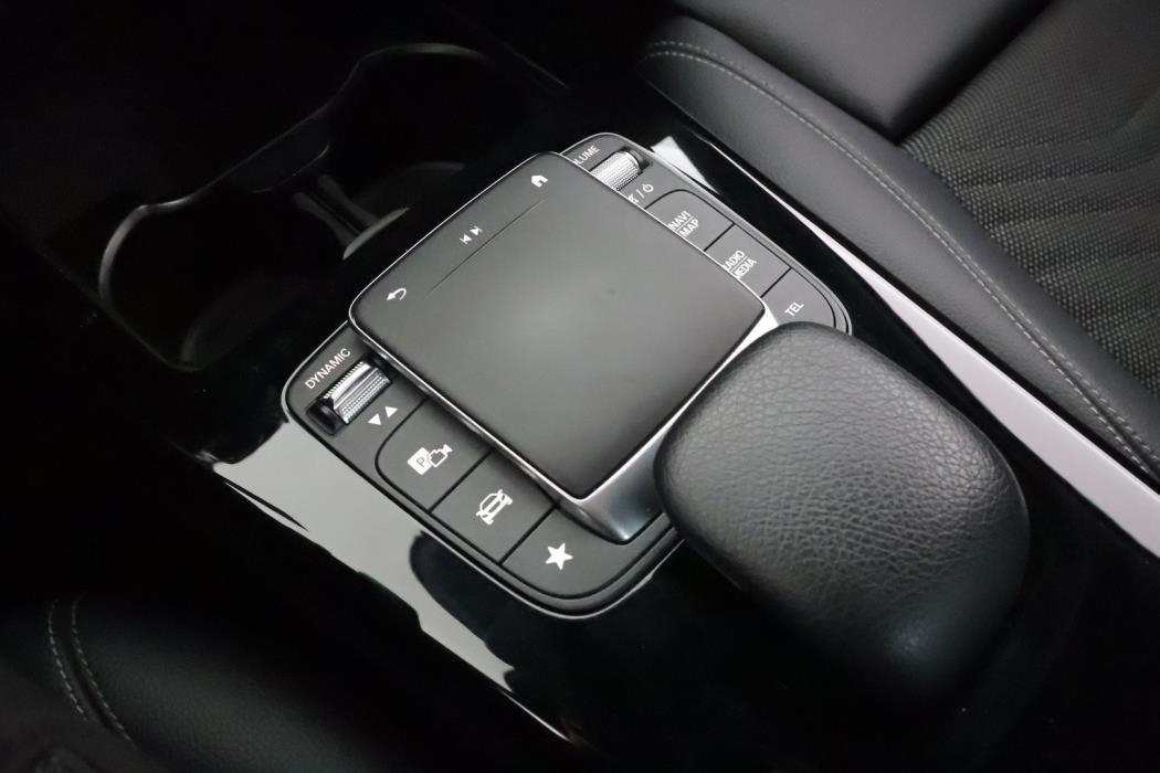 MERCEDES-BENZ A 2021