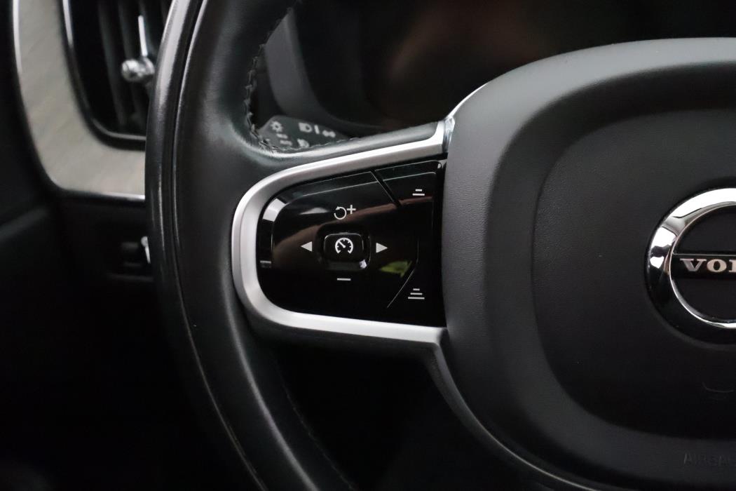 VOLVO XC60 2021