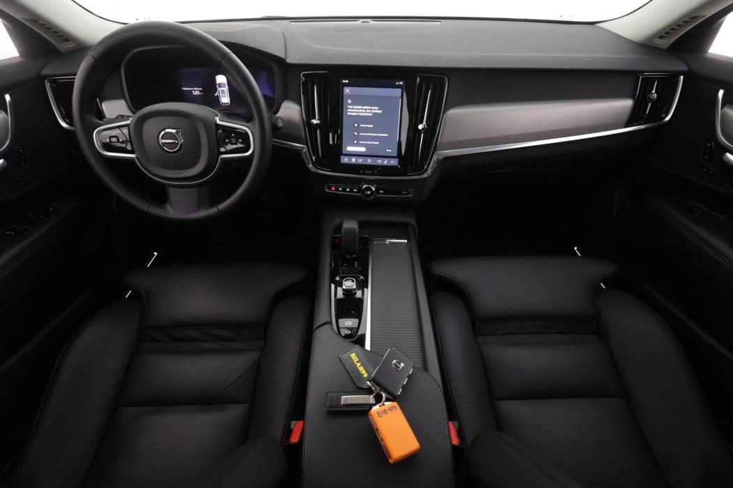 VOLVO V90 2023
