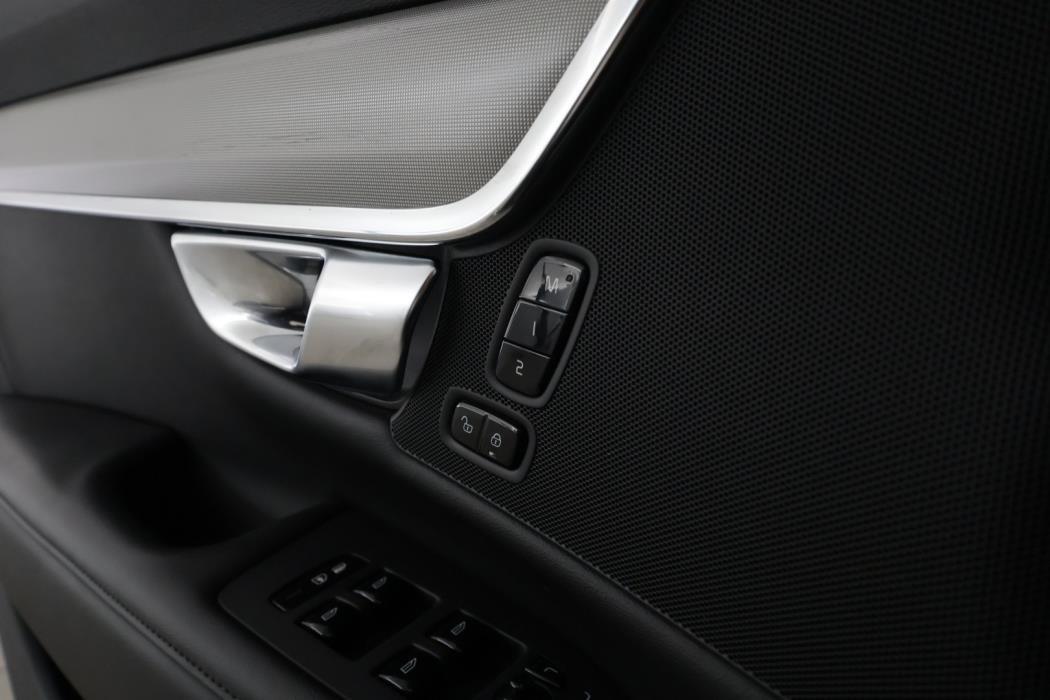 VOLVO V90 2023