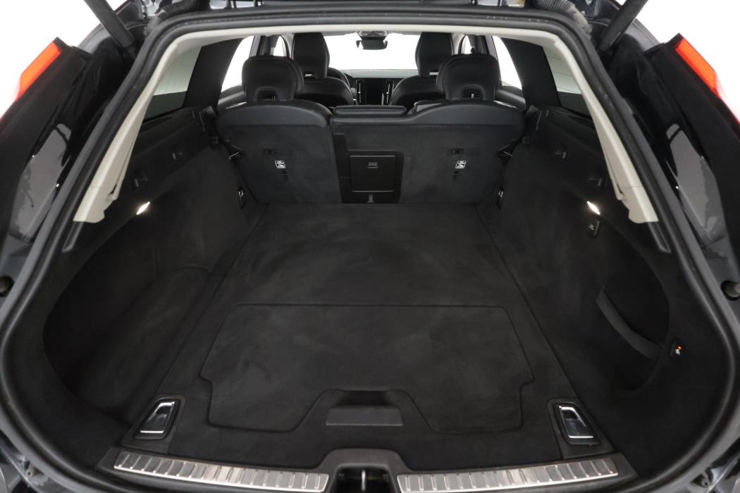 VOLVO V90 2023