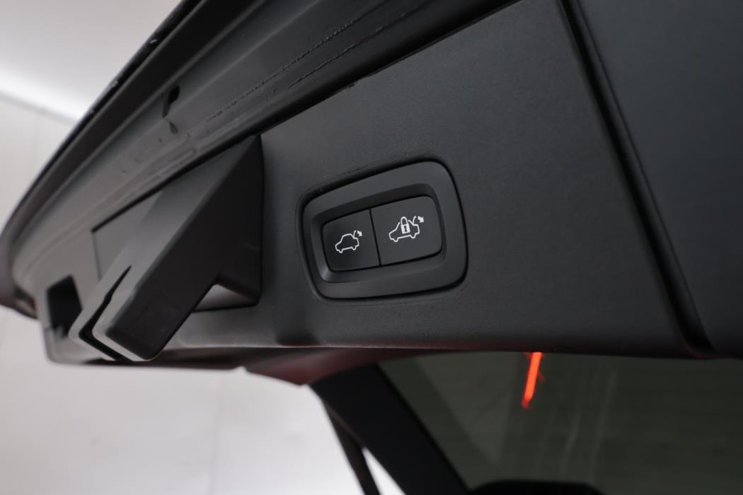 VOLVO V90 2023