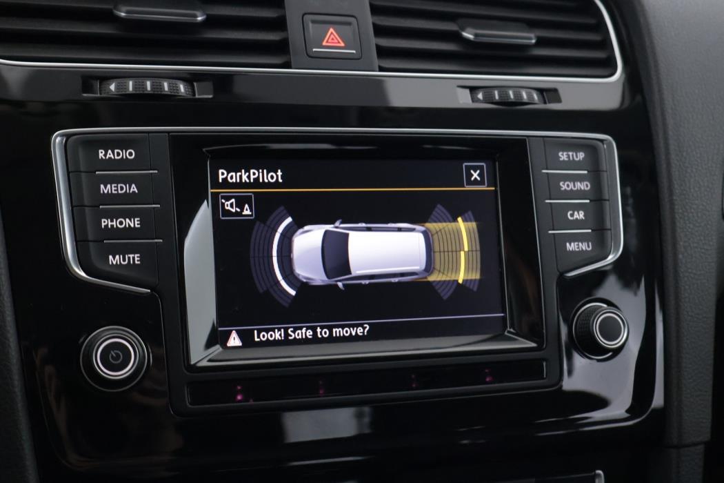 VOLKSWAGEN Golf 2014