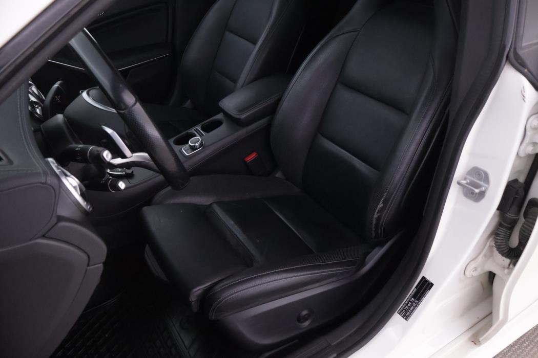 MERCEDES-BENZ CLA 2016