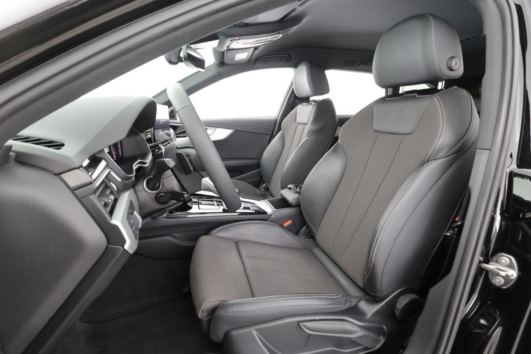 AUDI A4 2022