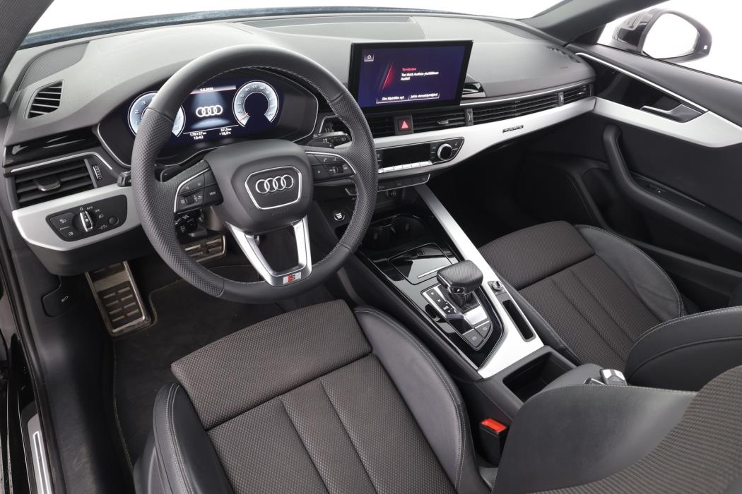 AUDI A4 2022