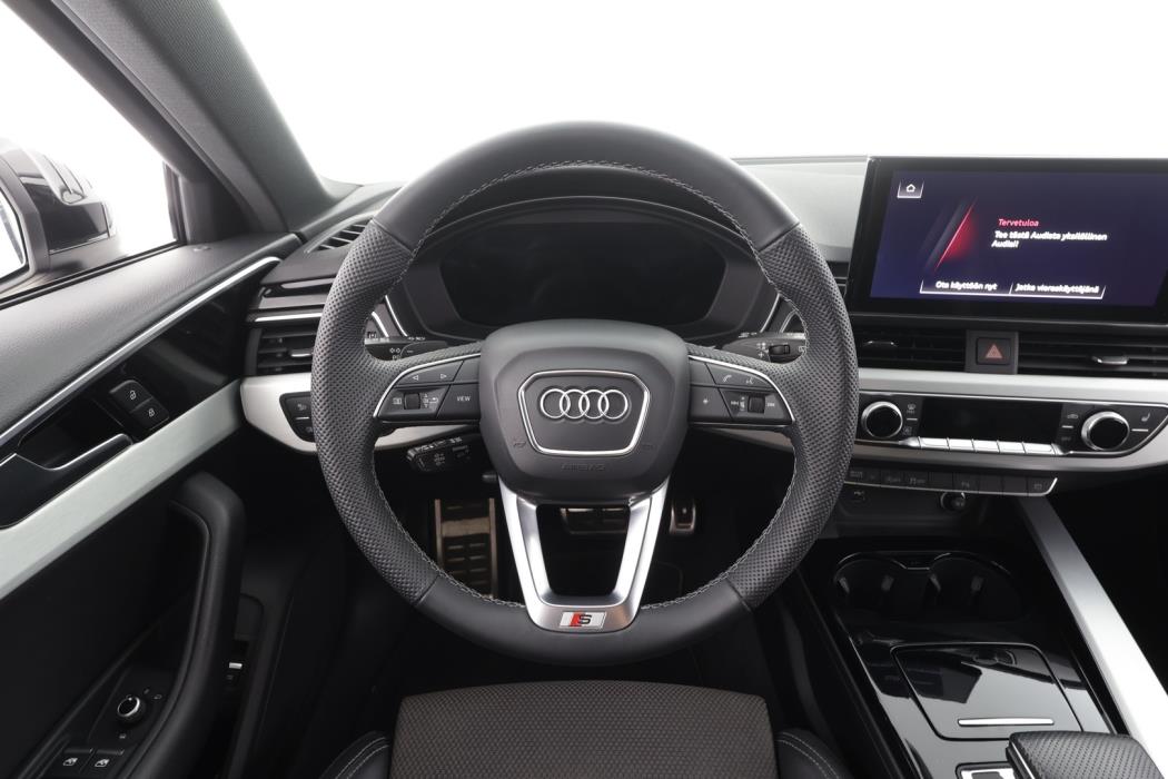 AUDI A4 2022