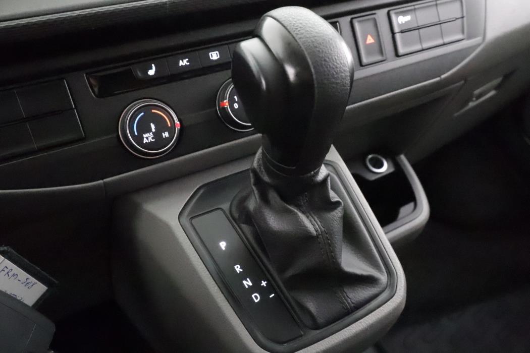 VOLKSWAGEN Transporter 2024