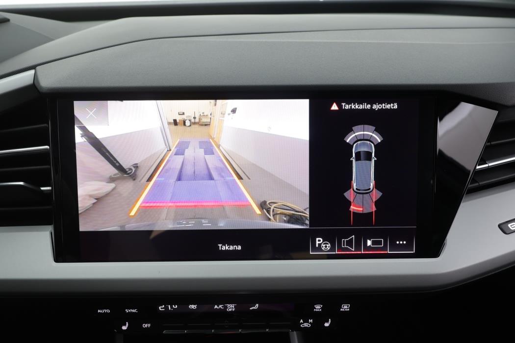 AUDI Q4 e-tron 2022
