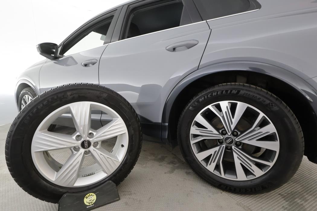 AUDI Q4 e-tron 2022