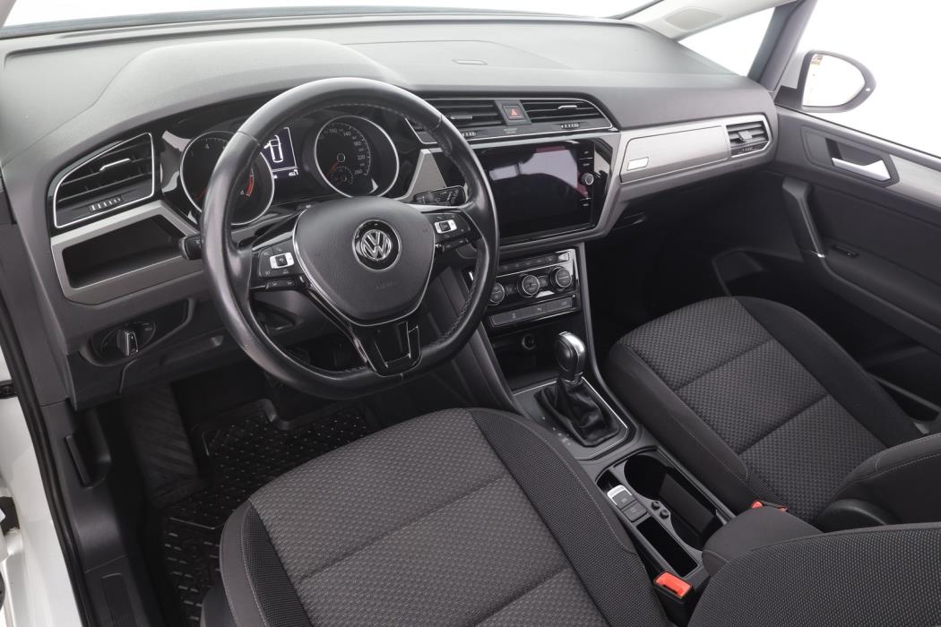 VOLKSWAGEN Touran 2018