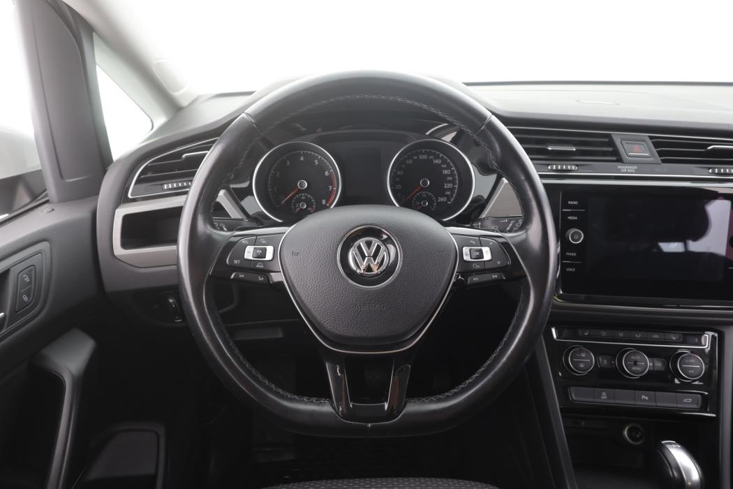 VOLKSWAGEN Touran 2018