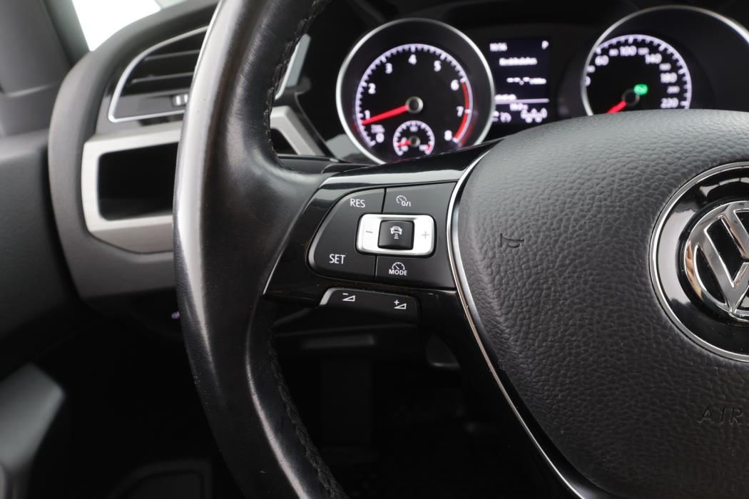 VOLKSWAGEN Touran 2018