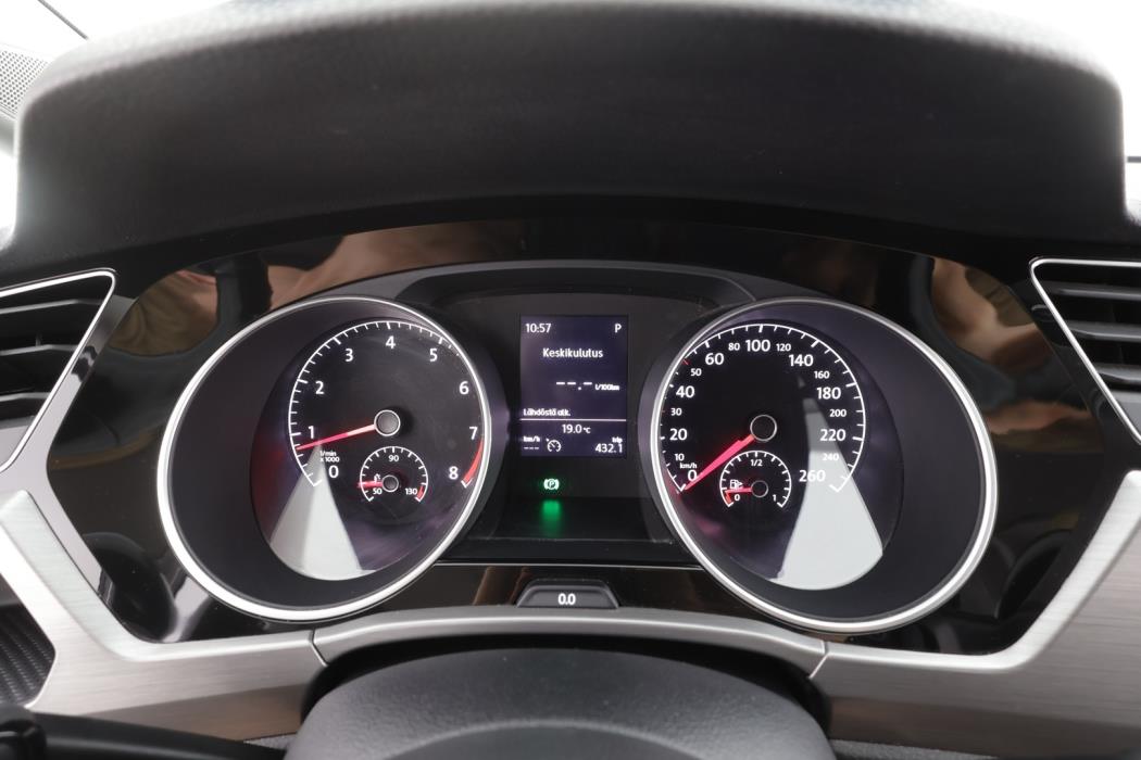 VOLKSWAGEN Touran 2018