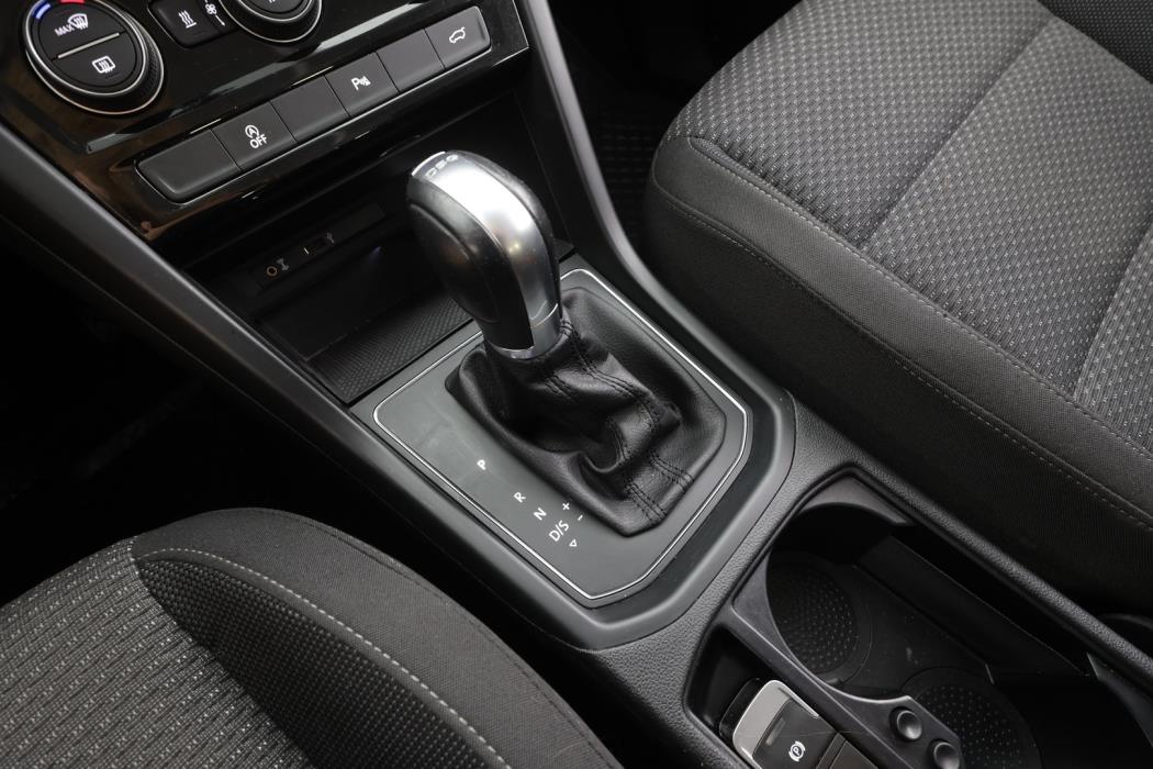 VOLKSWAGEN Touran 2018