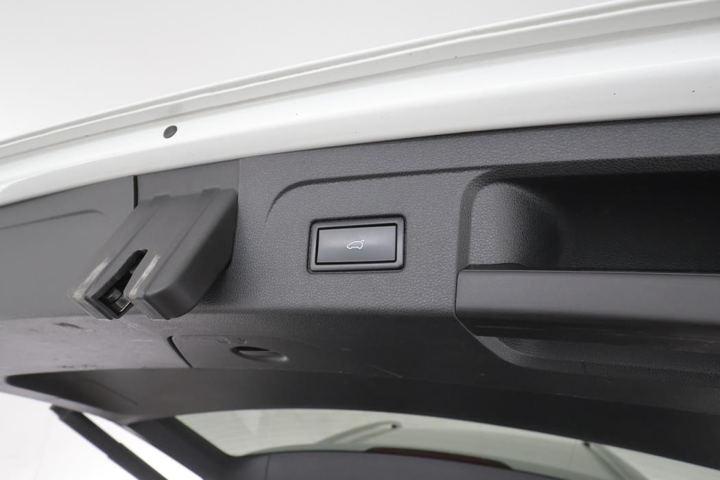 VOLKSWAGEN Touran 2018