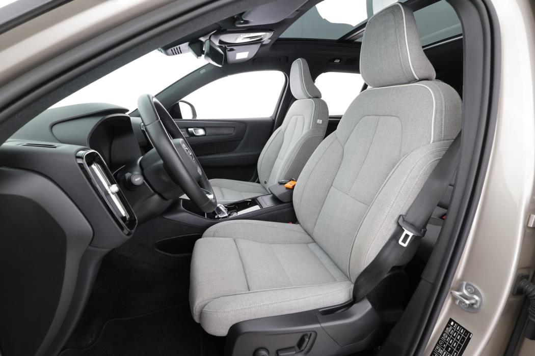 VOLVO XC40 2023