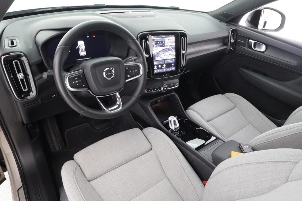 VOLVO XC40 2023