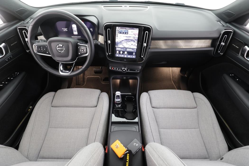 VOLVO XC40 2023