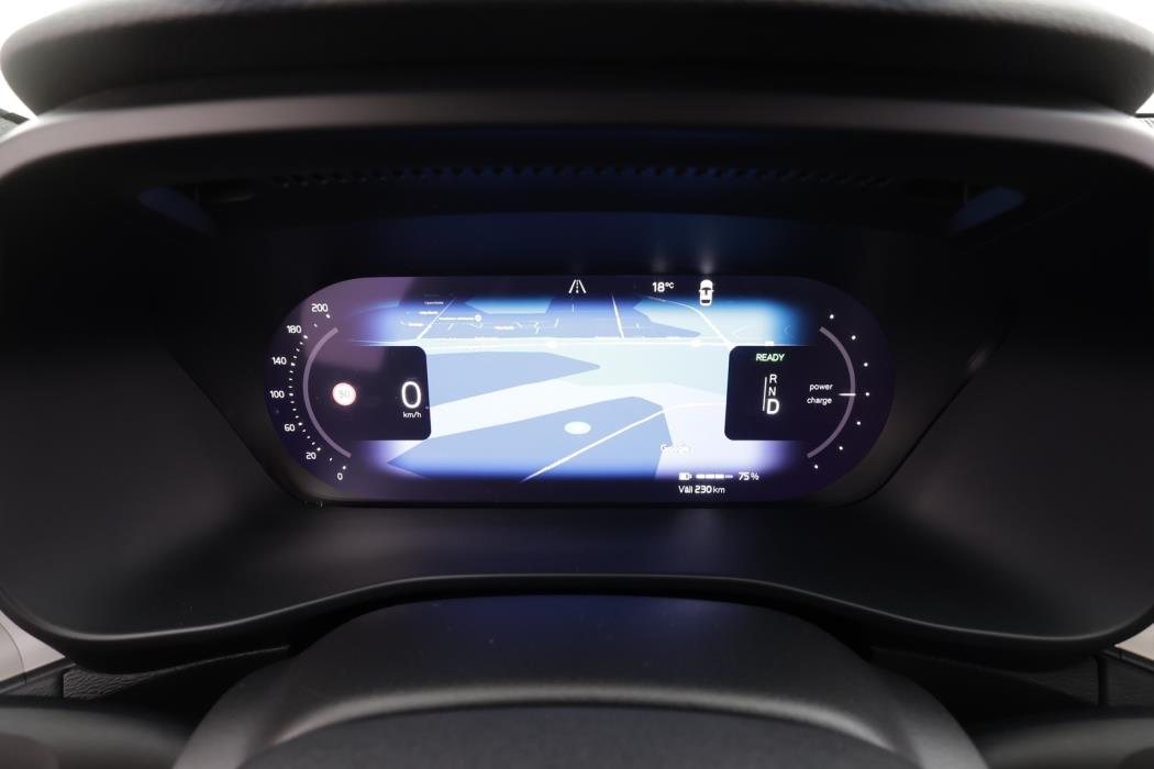VOLVO XC40 2023