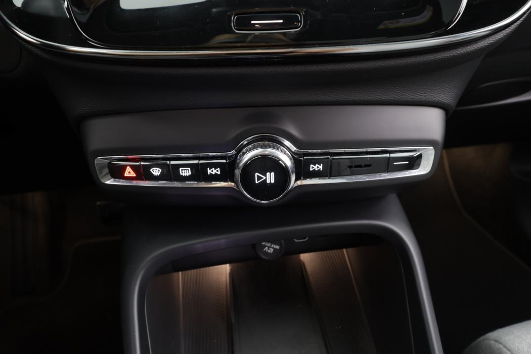 VOLVO XC40 2023
