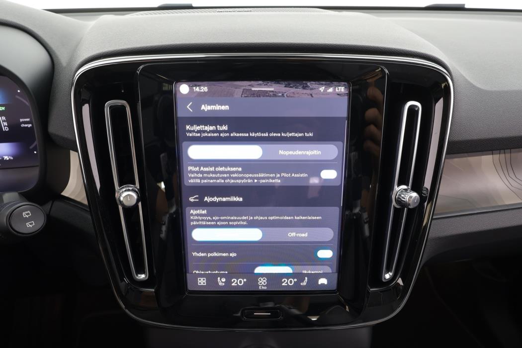 VOLVO XC40 2023