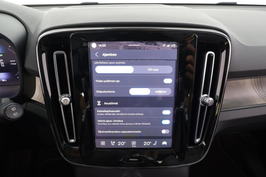 VOLVO XC40 2023