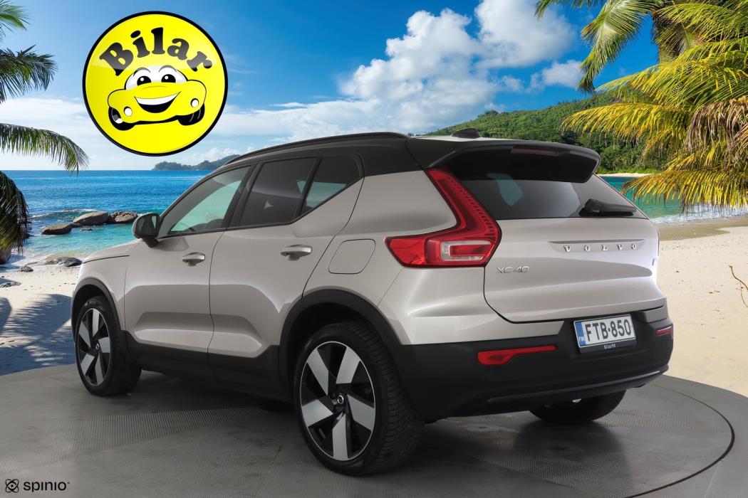 VOLVO XC40 2023