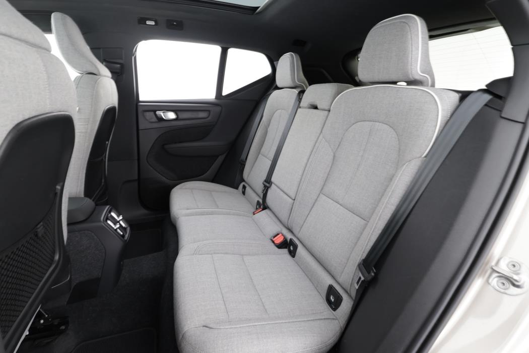 VOLVO XC40 2023