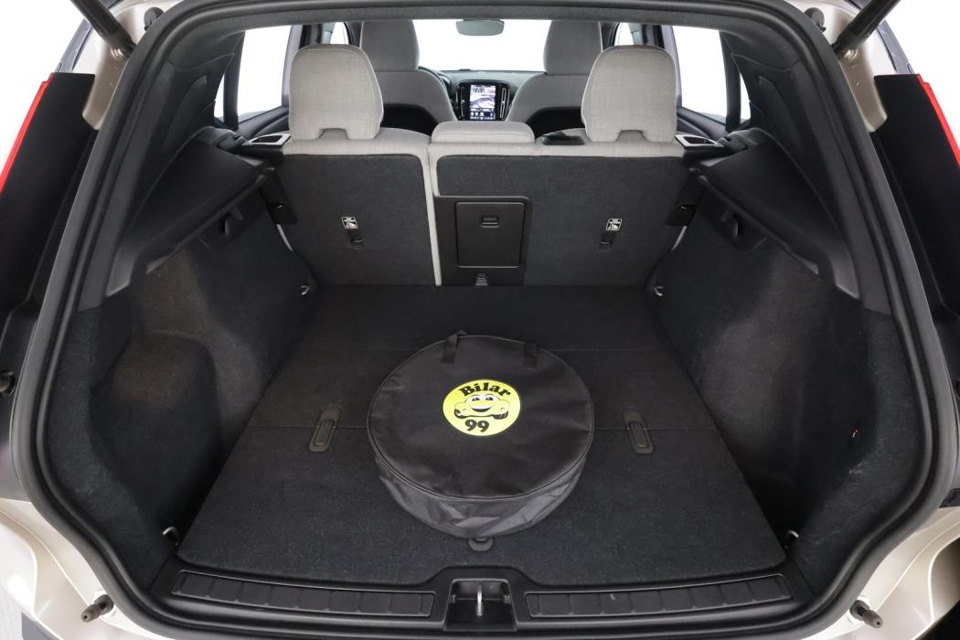 VOLVO XC40 2023