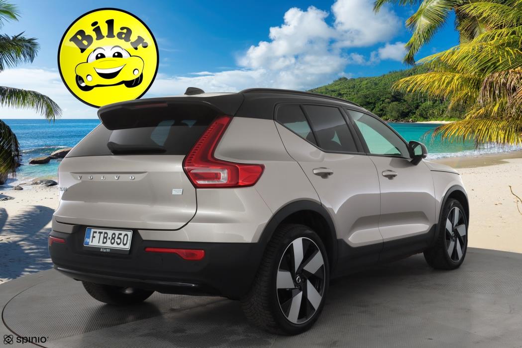 VOLVO XC40 2023