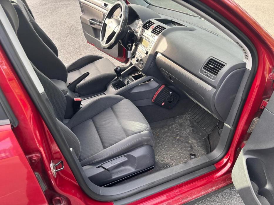 VOLKSWAGEN Golf 2004