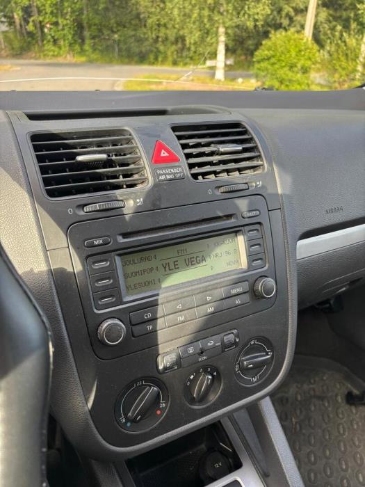 VOLKSWAGEN Golf 2004
