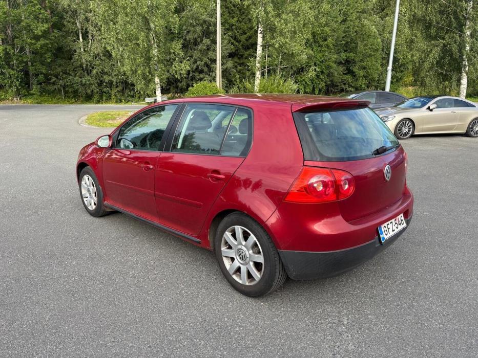 VOLKSWAGEN Golf 2004