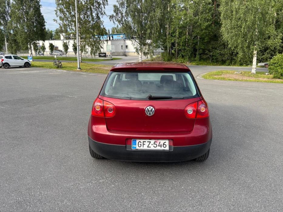 VOLKSWAGEN Golf 2004