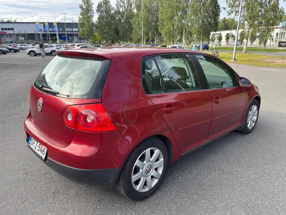 VOLKSWAGEN Golf 2004