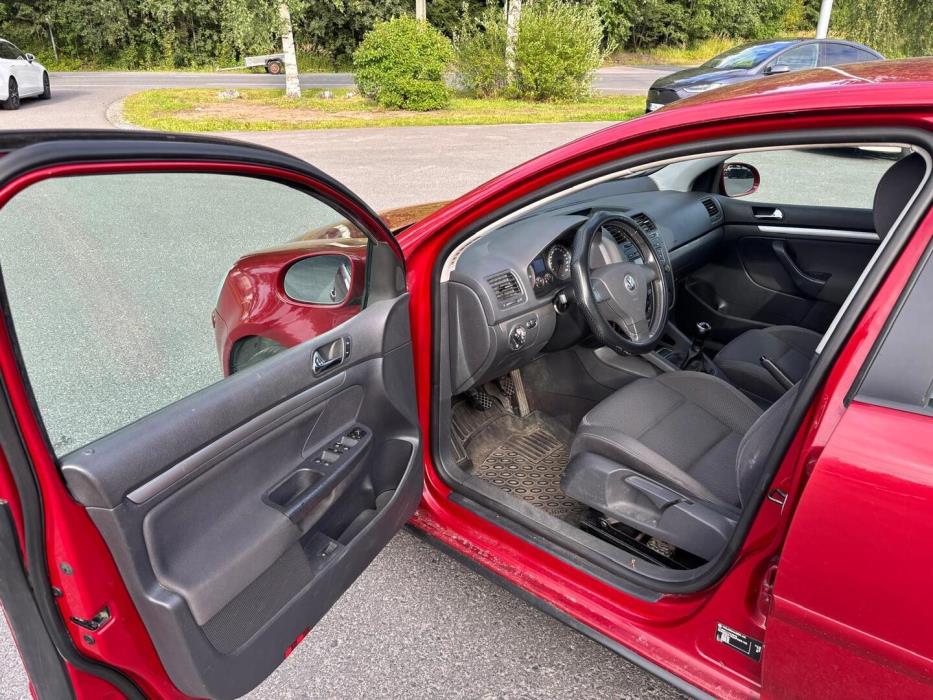 VOLKSWAGEN Golf 2004