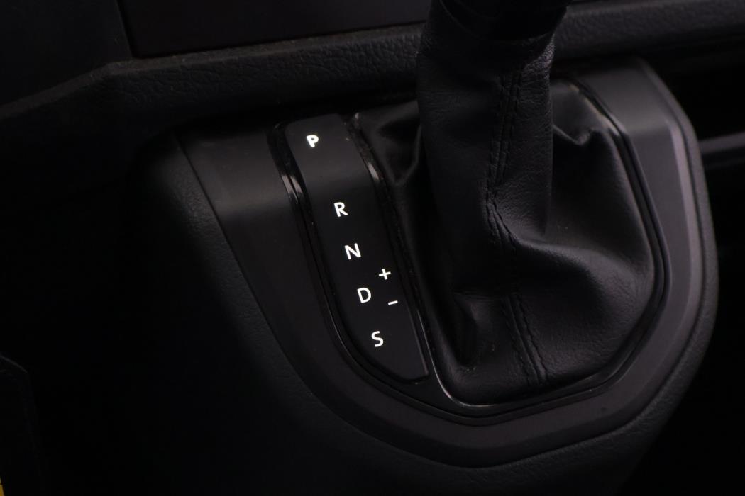 VOLKSWAGEN Caravelle 2016