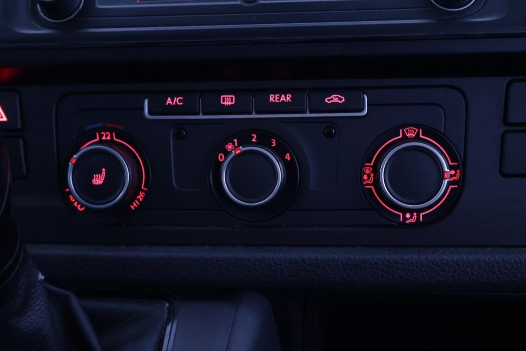 VOLKSWAGEN Caravelle 2016