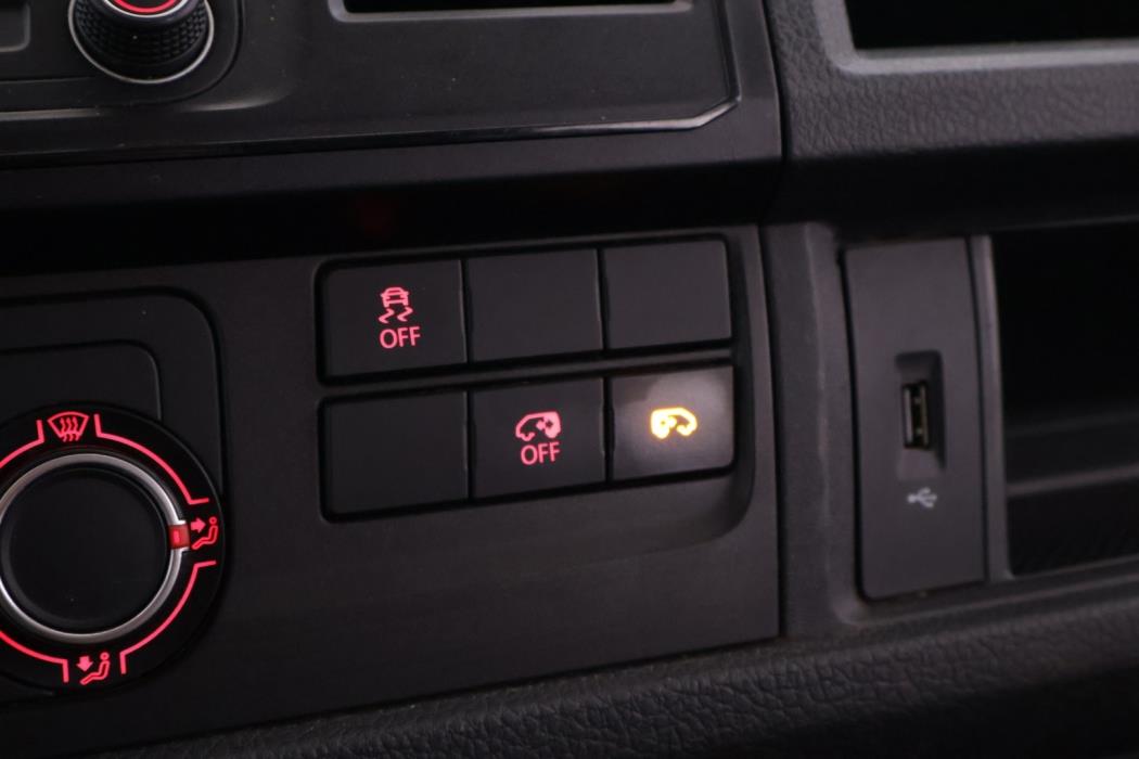VOLKSWAGEN Caravelle 2016