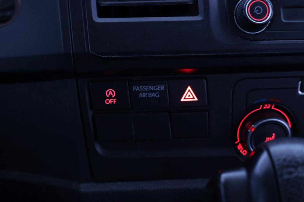 VOLKSWAGEN Caravelle 2016