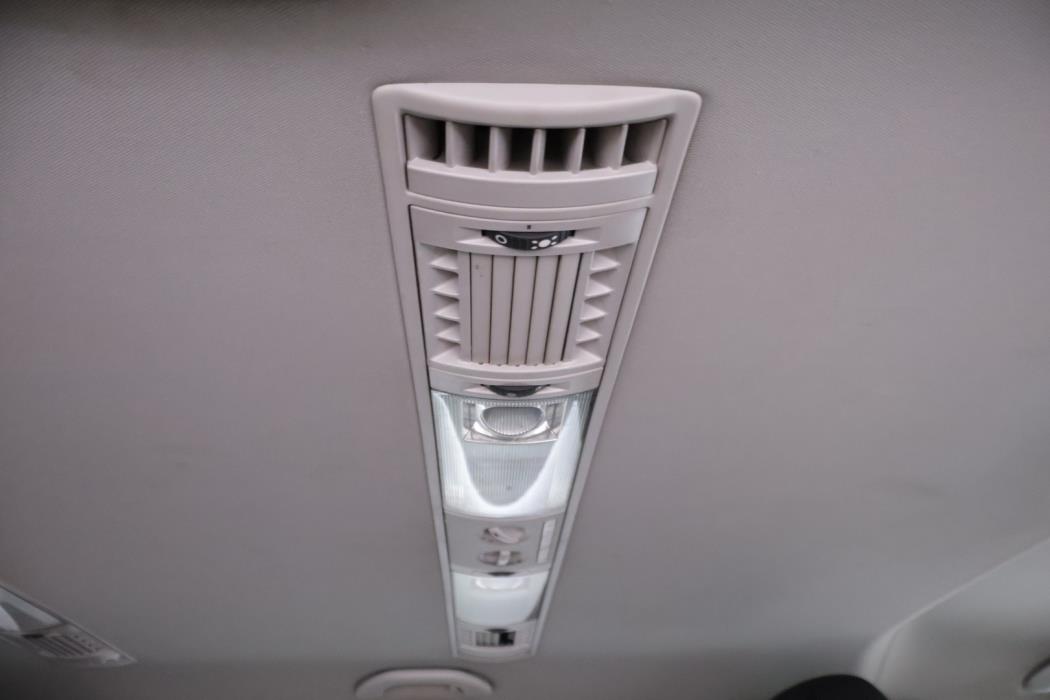 VOLKSWAGEN Caravelle 2016