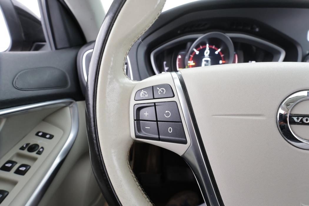 VOLVO V40 Cross Country 2017