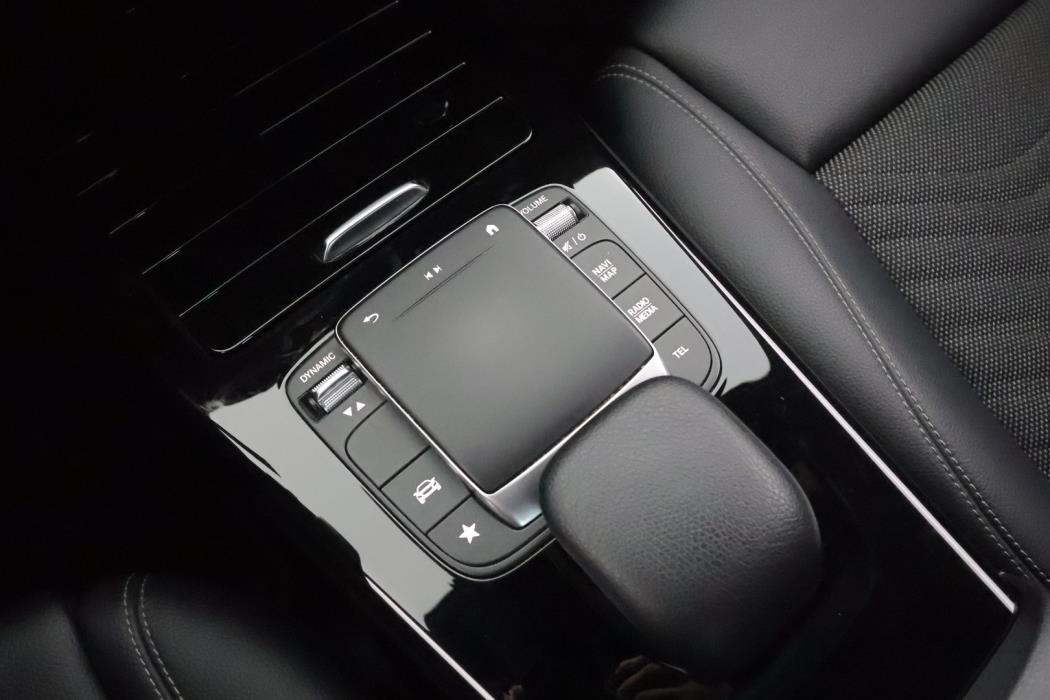 MERCEDES-BENZ A 2021